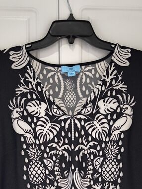 CeCe Black and White Tropical Tahitian Print Top